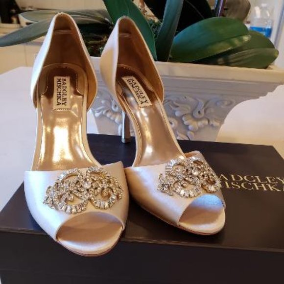 Badgley Mischka Women's Salsa Pump size 8 - Picture 8 of 10